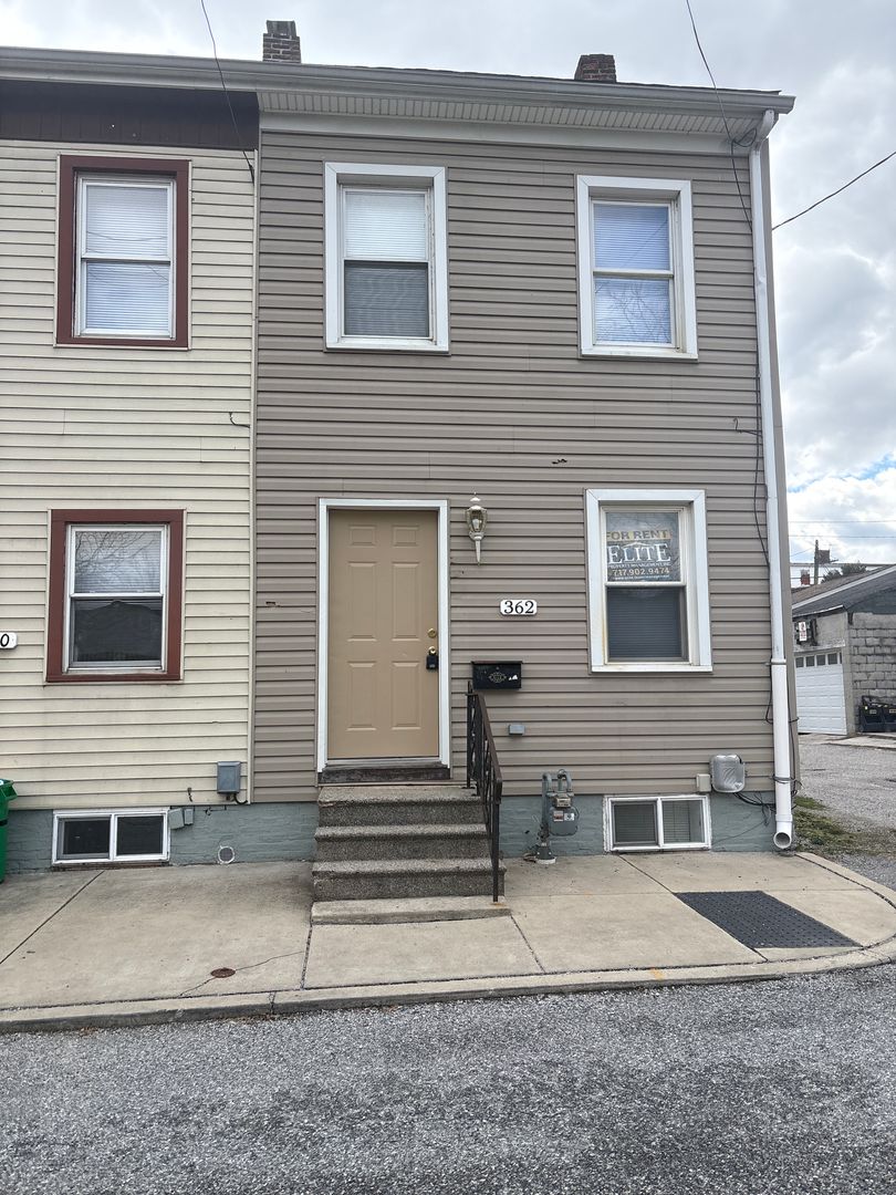 York House: 362 W Gas Avenue