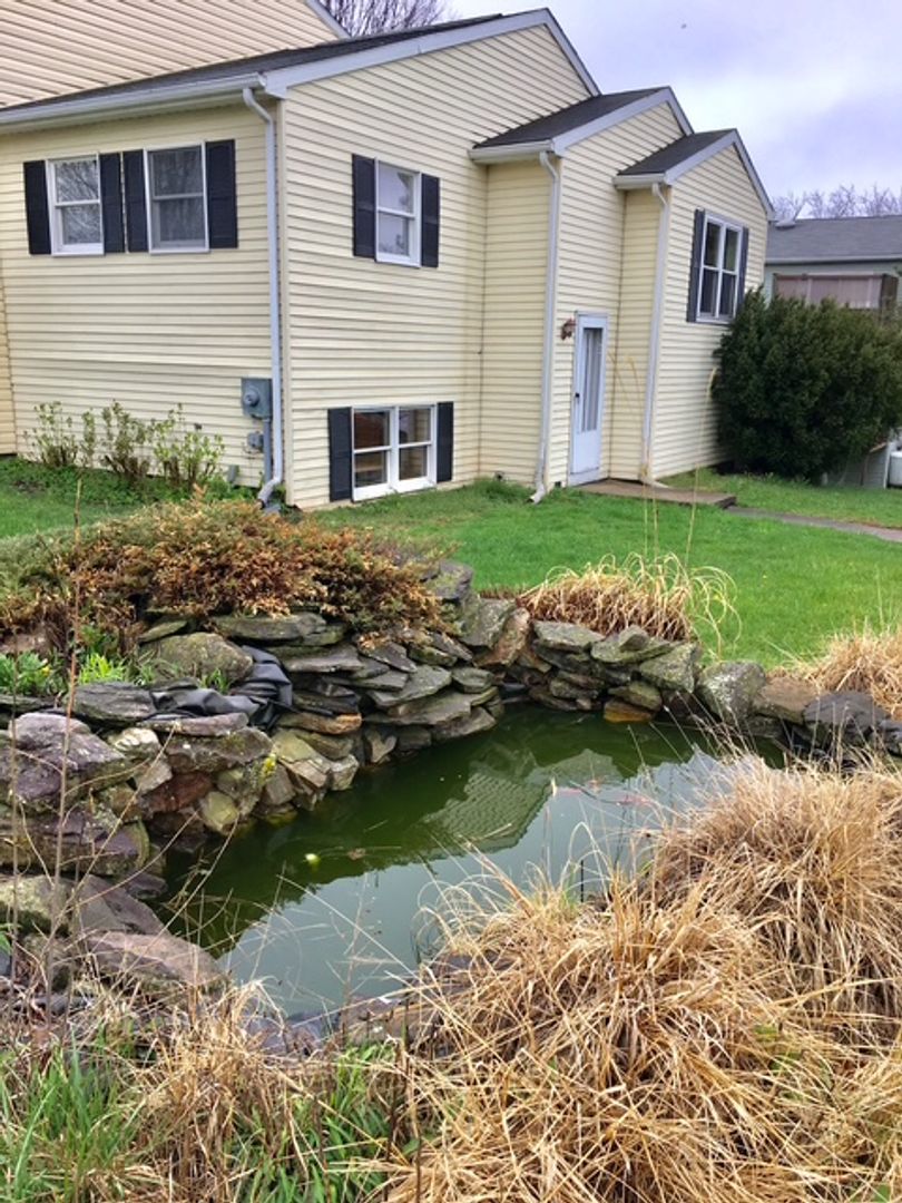 Etters House: 1 Russian Olive Dr