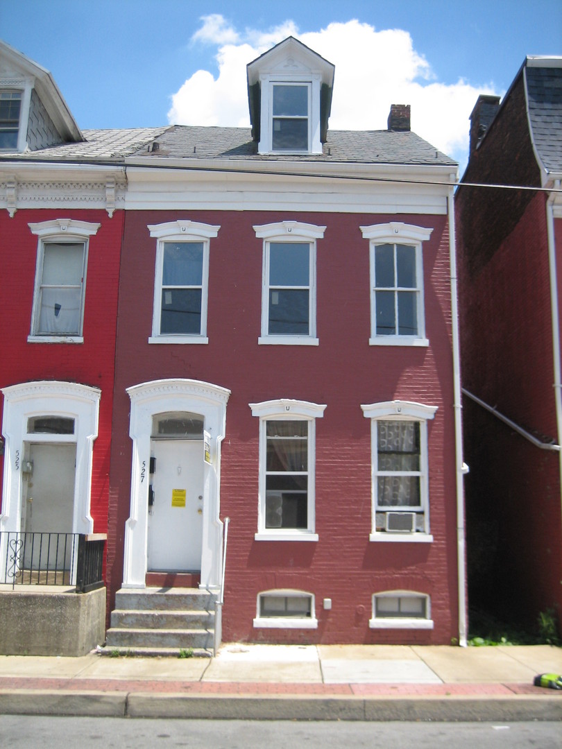 York House: 527 S Queen St Apt 1,