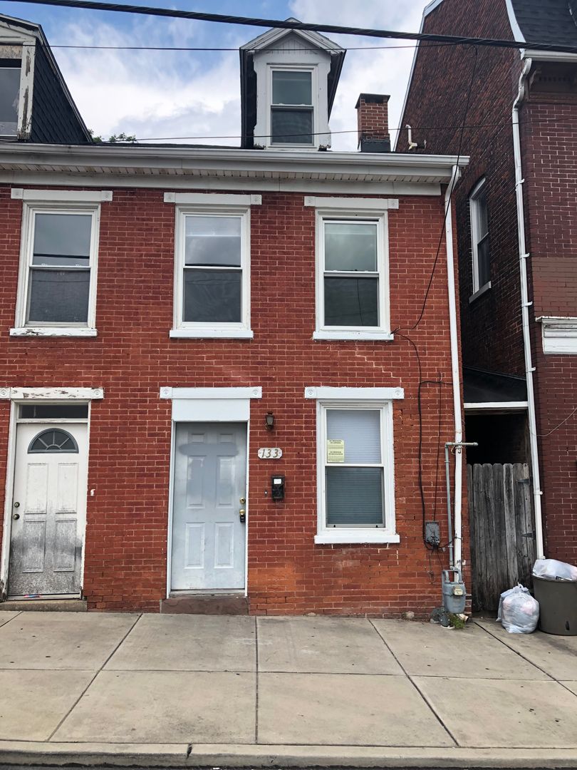York House: 133 N Penn St
