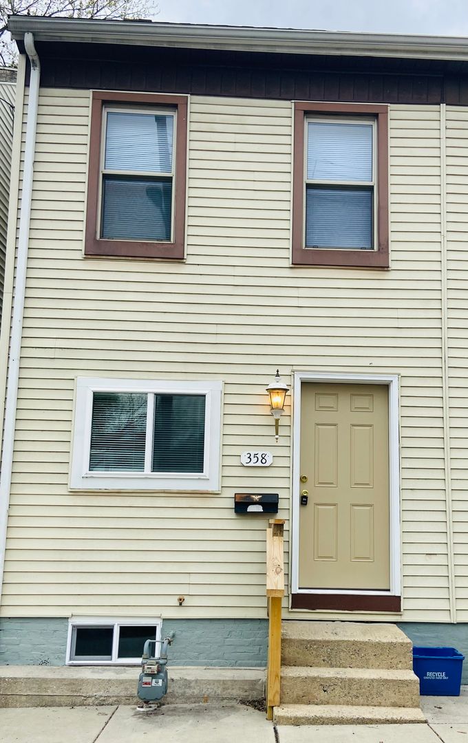 York House: 358 W Gas Ave