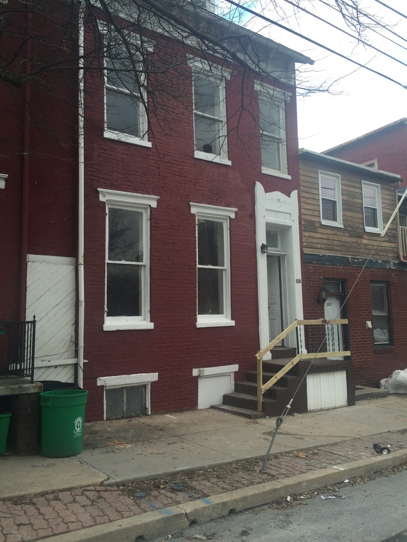 York House: 307 W King St,