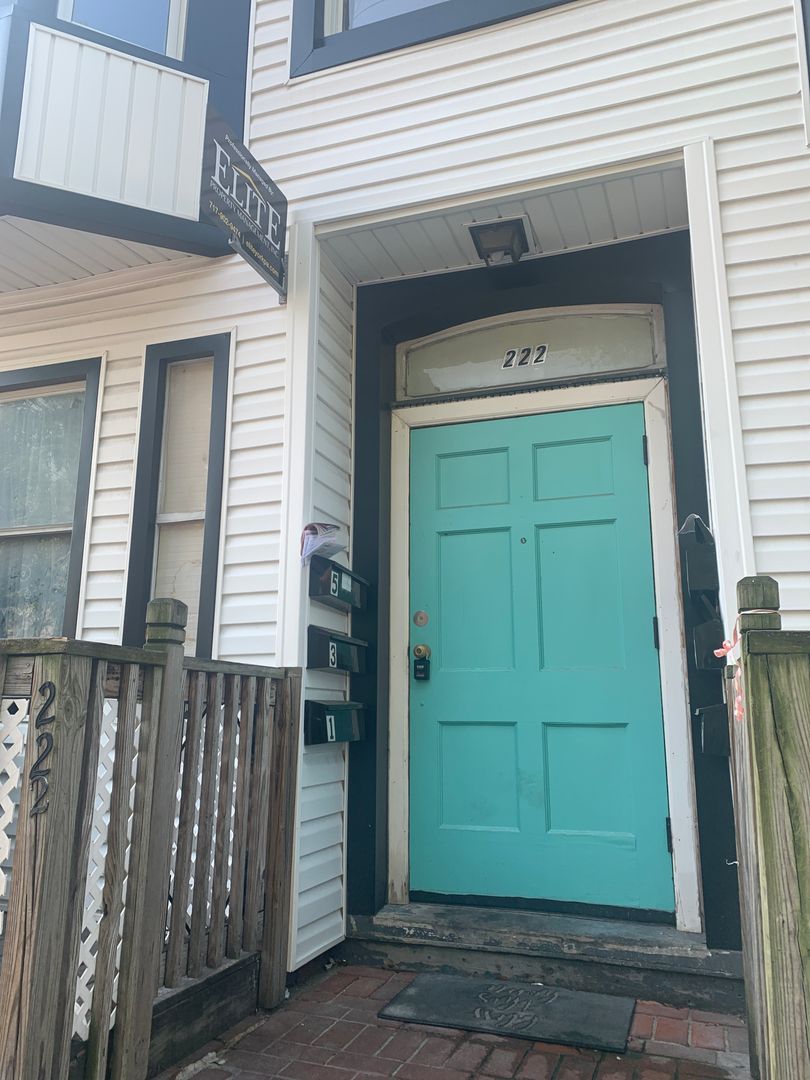 York House: 222 E Philadelphia St Apt 3,