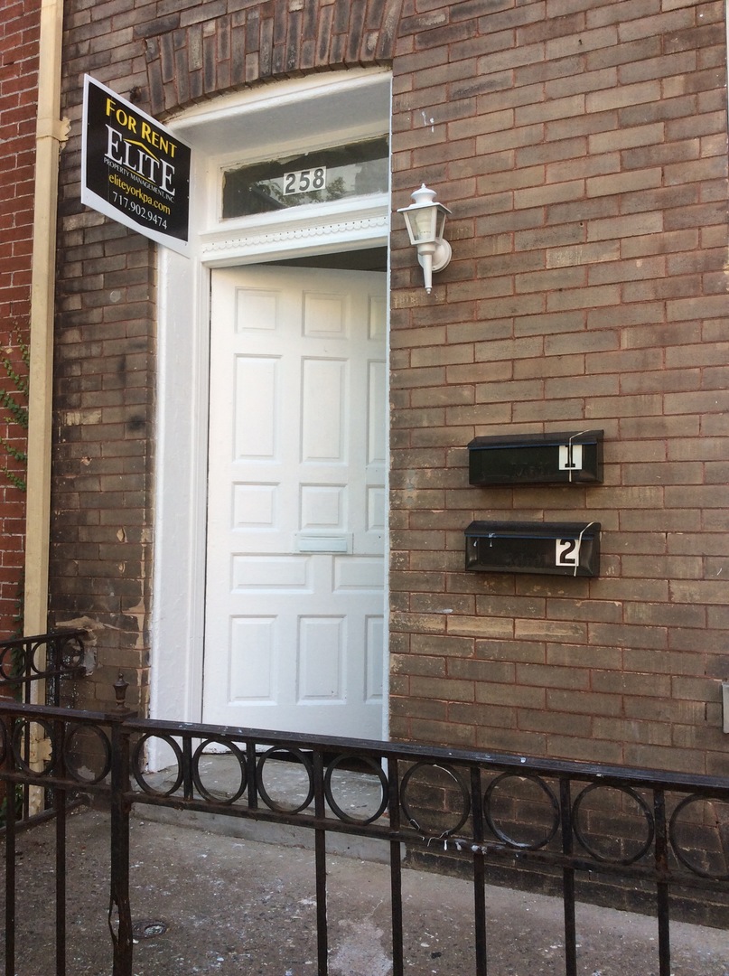 York House: 258 E King St Apt 1,