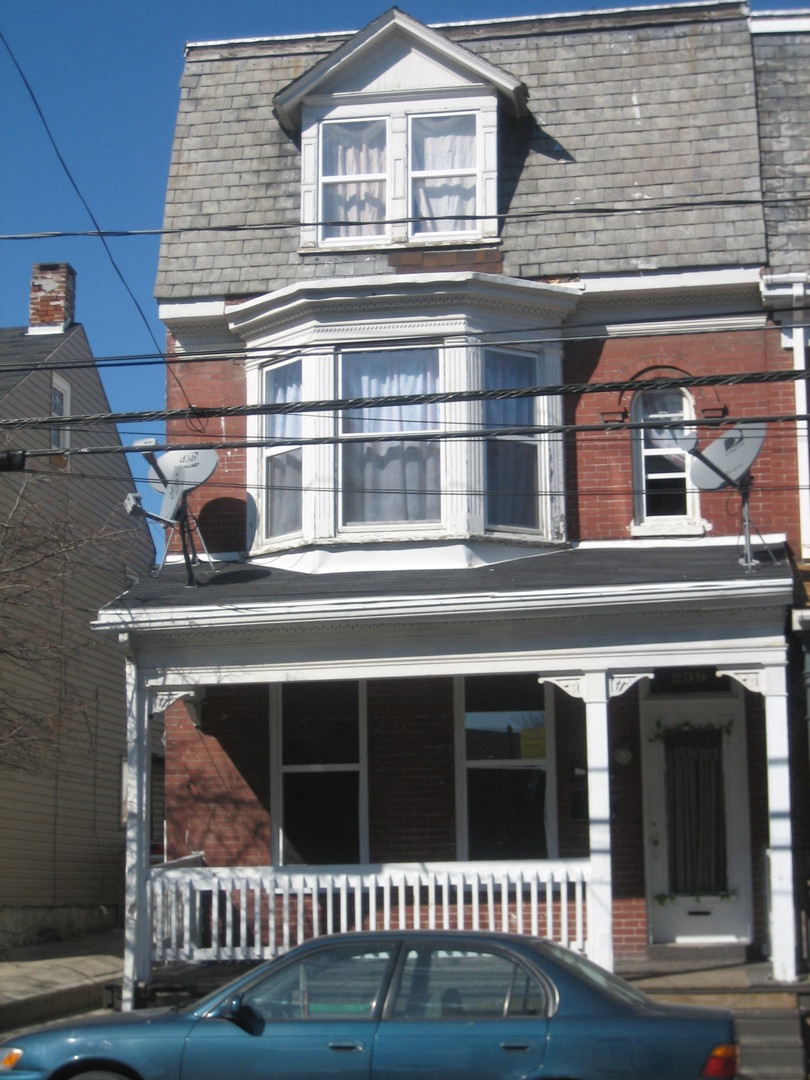 York House: 239 E College Ave Apt 2,