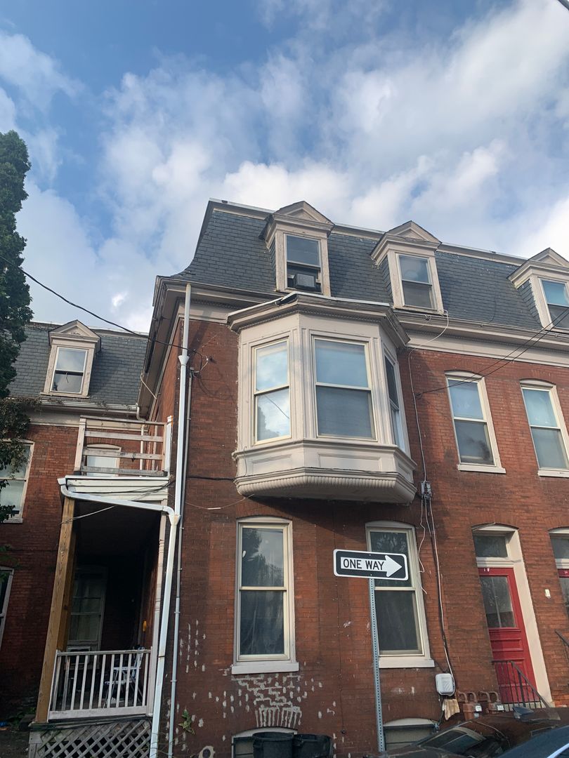 York House: 18 N Pine St Apt 1