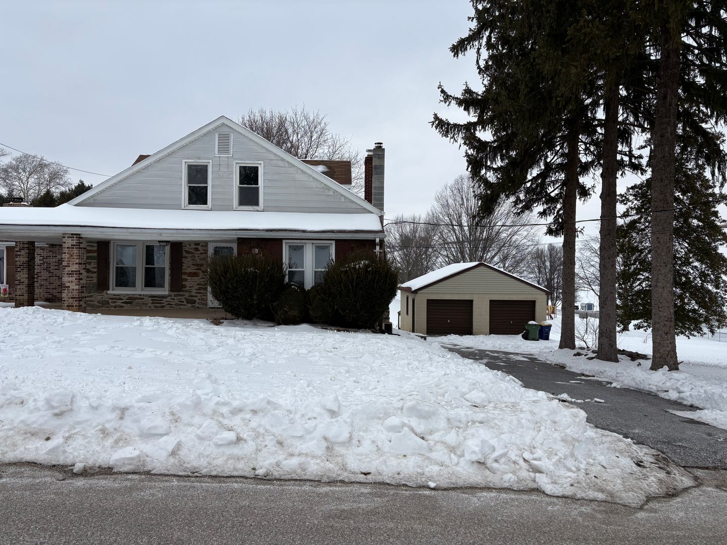 Seven Valleys House: 9446 E Springfield Rd