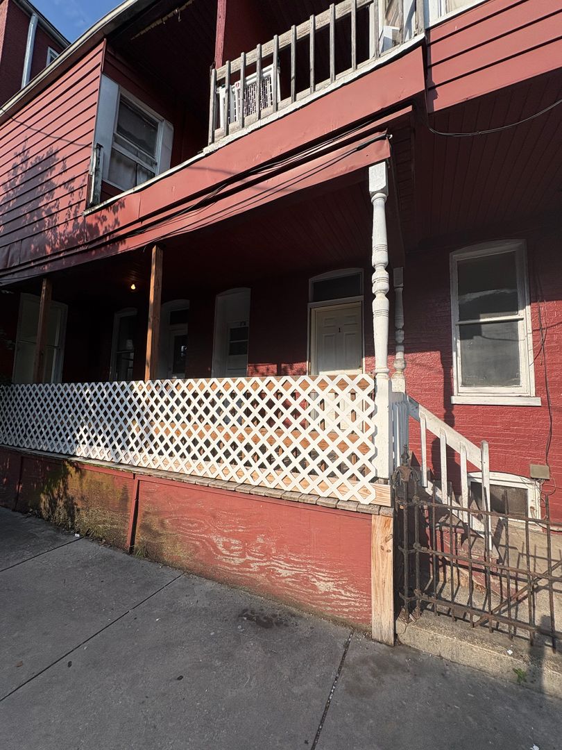 York House: 263 E College Ave Apt 1 1st Fl,