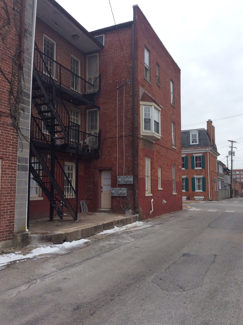 York House: 127 N Beaver St Apt 4,