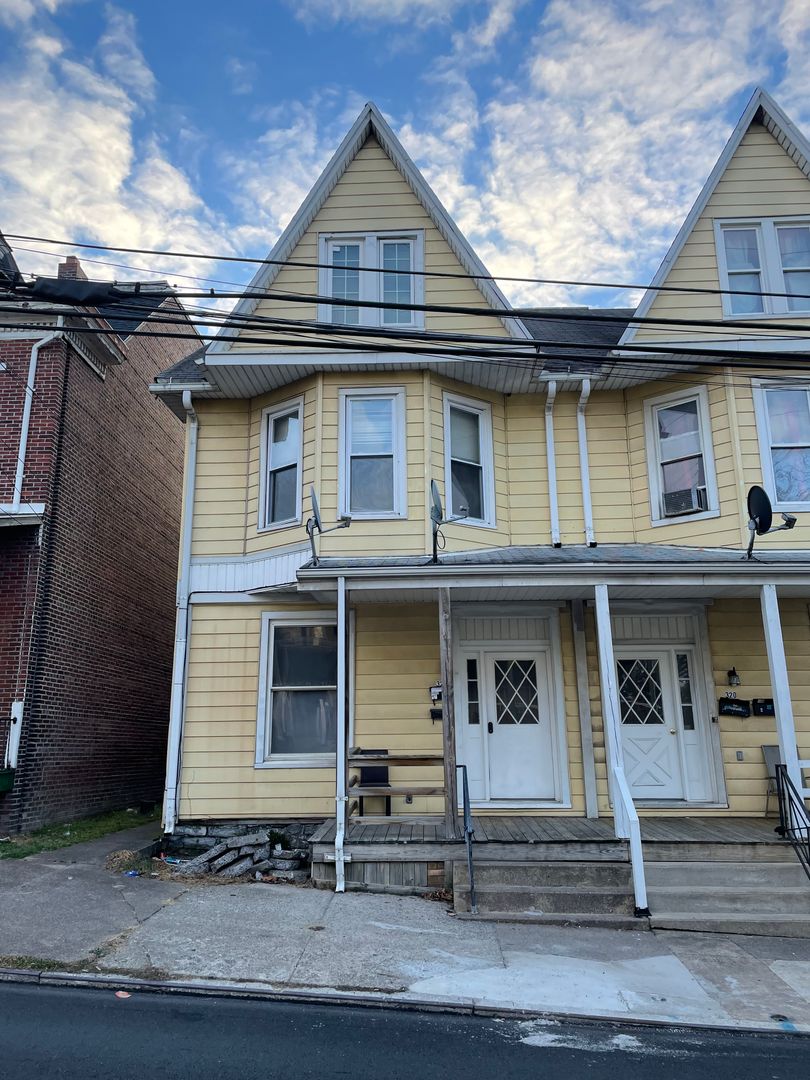 Steelton House: 322 Pine St Unit #2