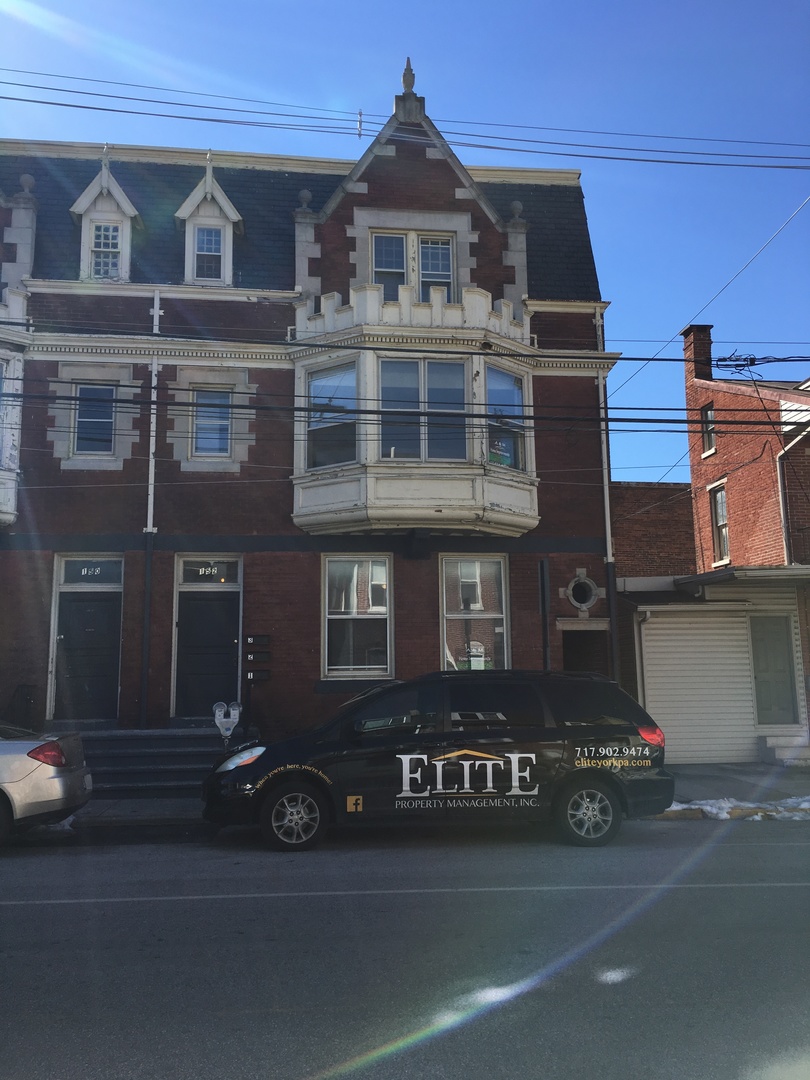 York House: 152 W King St Apt 3,