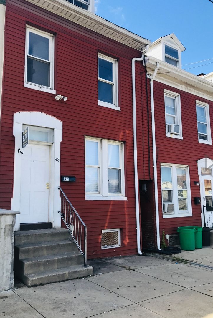 York House: 48 N Broad St,