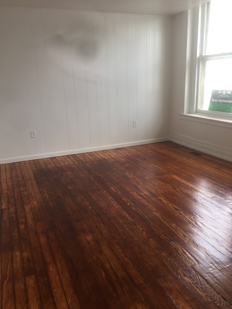 York House: 152 W King St Apt 1,