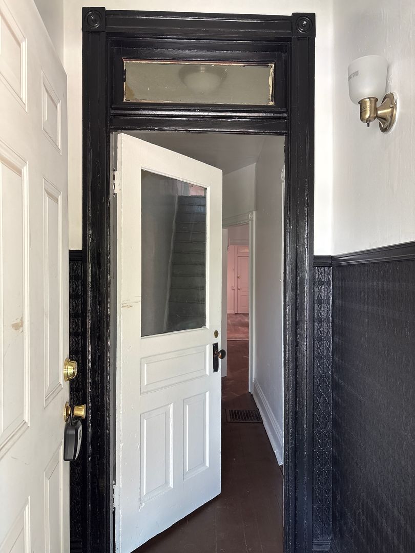 York House: 504 Wallace St,