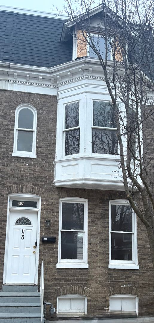 York House: 620 E Chestnut St,