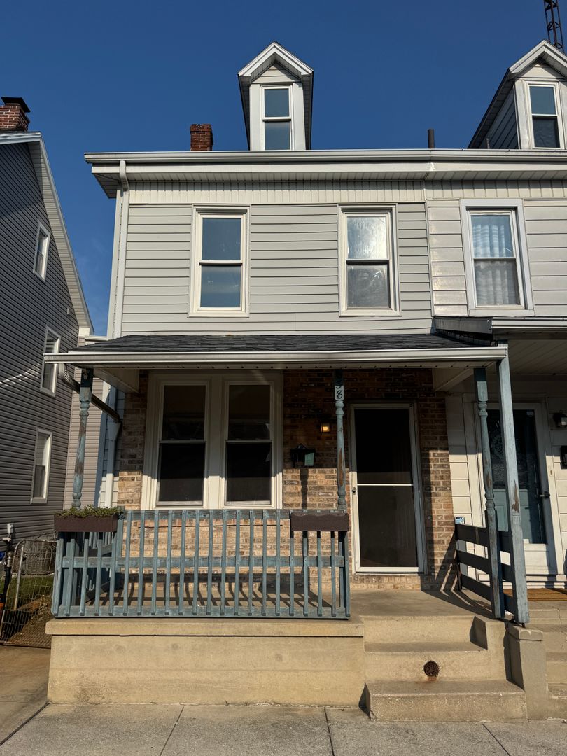 York House: 638 N Franklin St