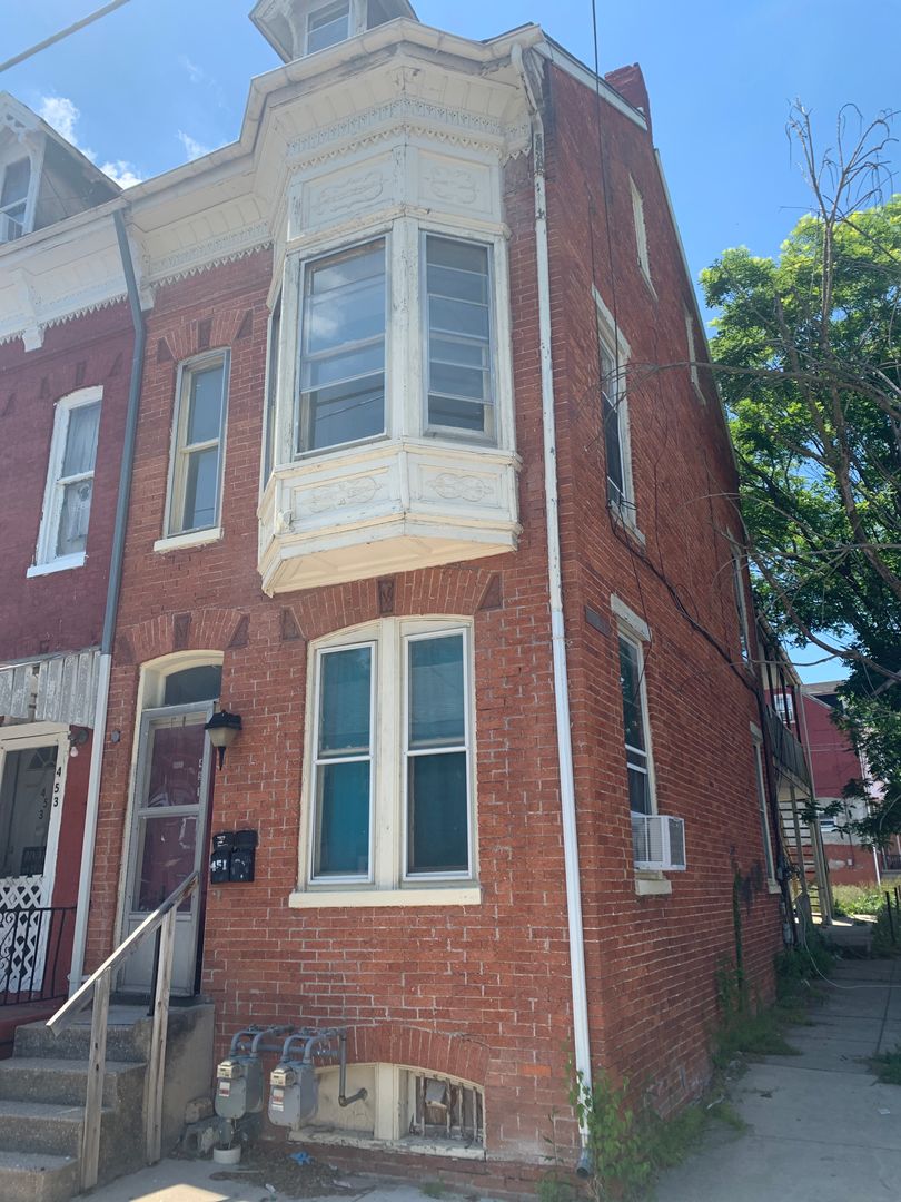 York House: 451 Salem Ave Apt 2,