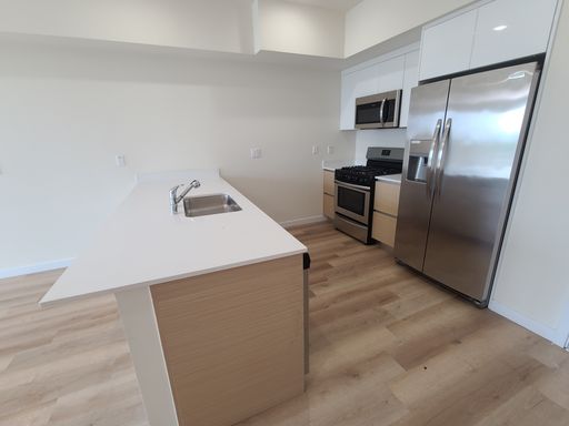 Spacious 1,500 Sq Ft 2-Bedroom in the NoHo Arts District – photo 1