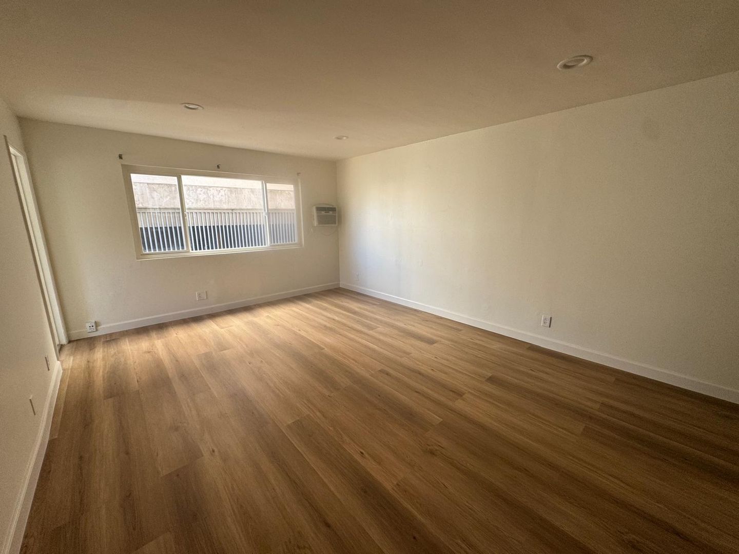 Los Angeles Apartment: 125 S. Mariposa Ave.