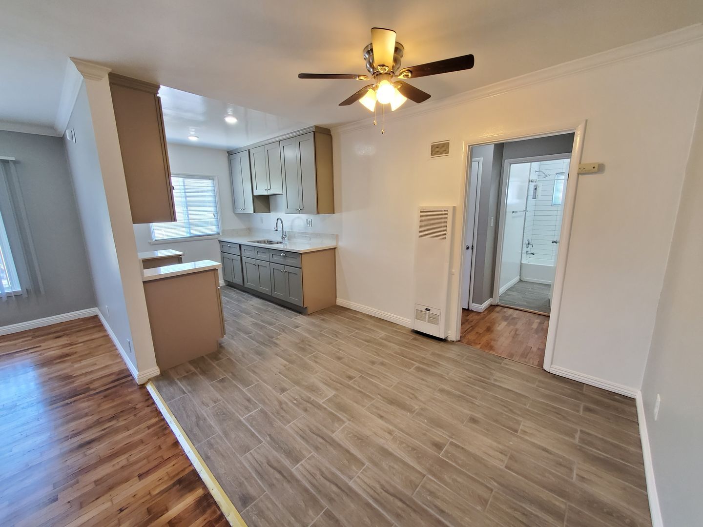 North Hollywood Apartment: 11416 Miranda St.