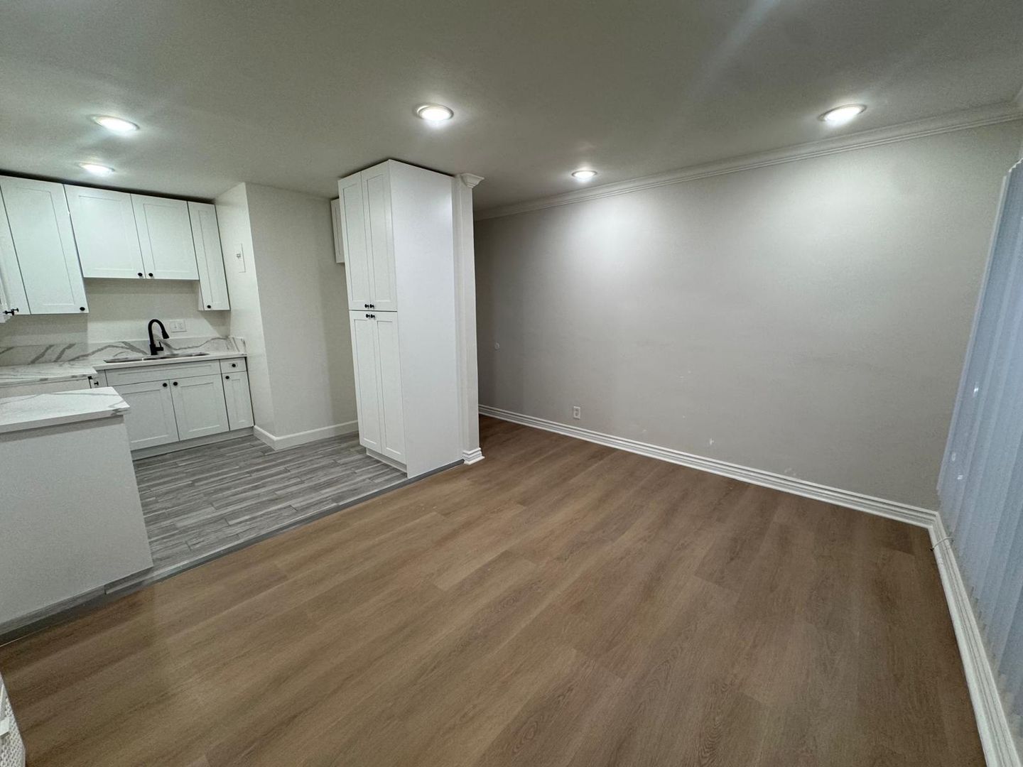 Los Angeles Apartment: 1171 Kenmore Ave.