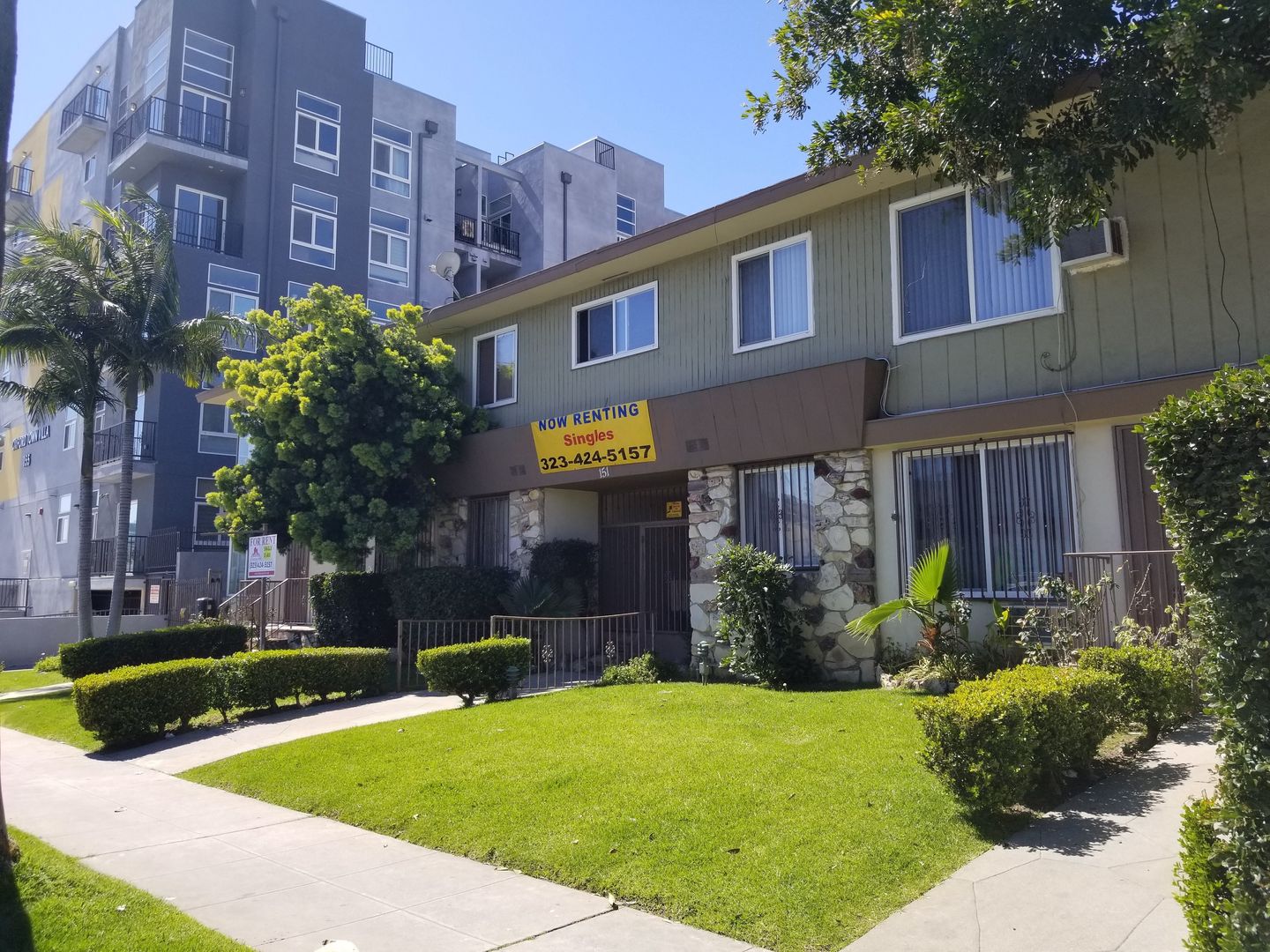 Los Angeles Apartment: 151 S. Oxford Ave.