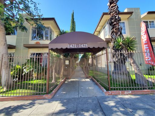 (HOLLYWOOD) OPEN HOUSE! LOVELY ONE BEDROOM APARTMENT WITH PARKING! SMALL PET WELCOME! – photo 1