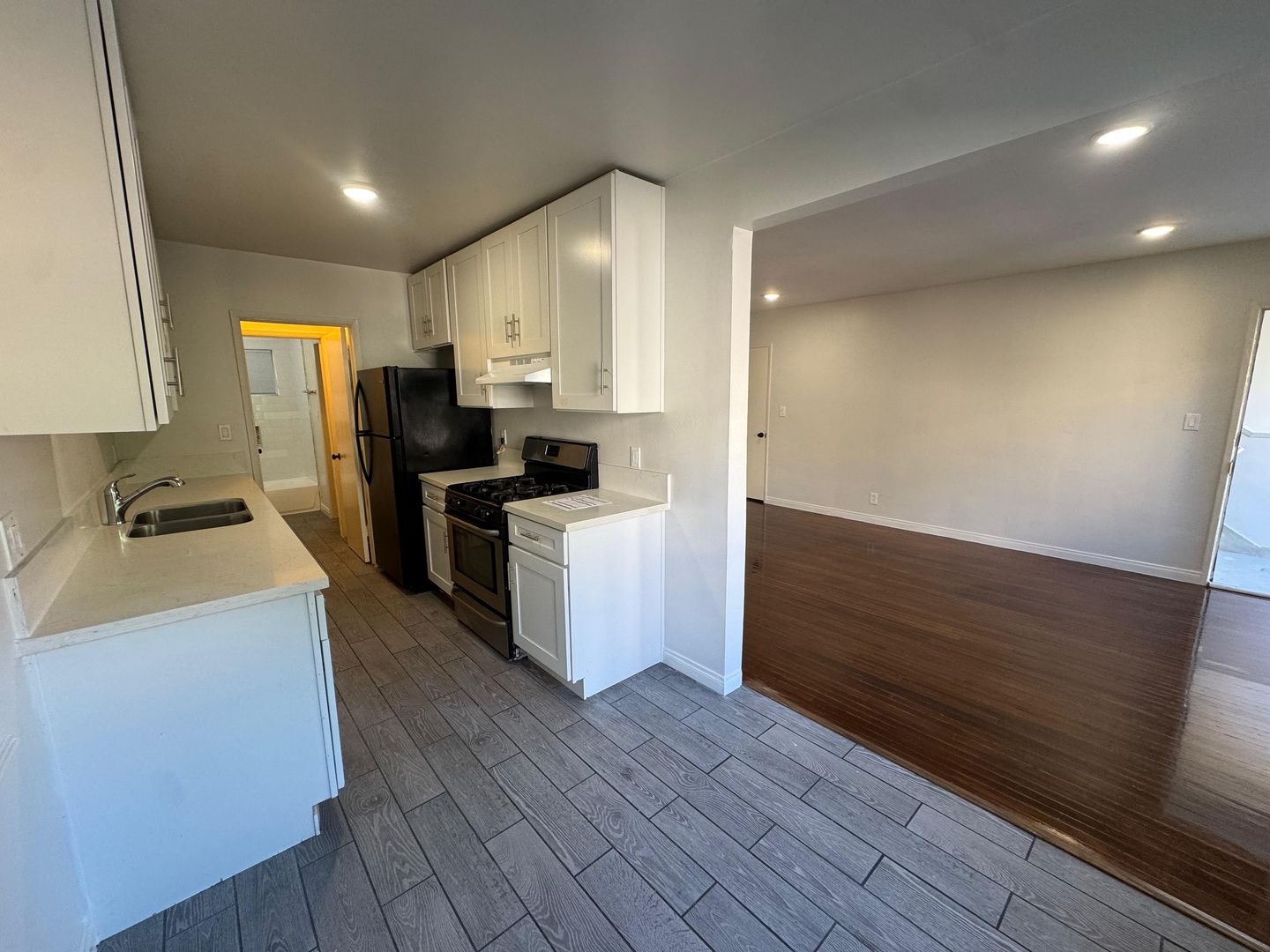 Los Angeles Apartment: 548 N. Alexandria
