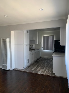 (HYDE PARK) OPEN HOUSE! RENOVATED TWO BEDROOM APARTMENT IN A PET FRIENDLY BUILDING! – photo 1