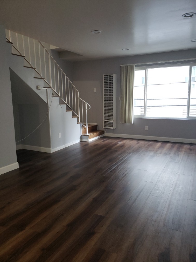 Los Angeles Apartment: 5836 Harold Way