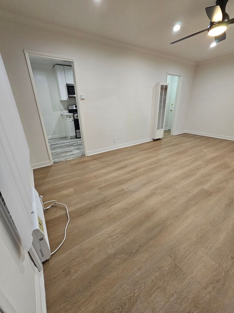 Los Angeles Apartment: 151 S. Oxford Ave.