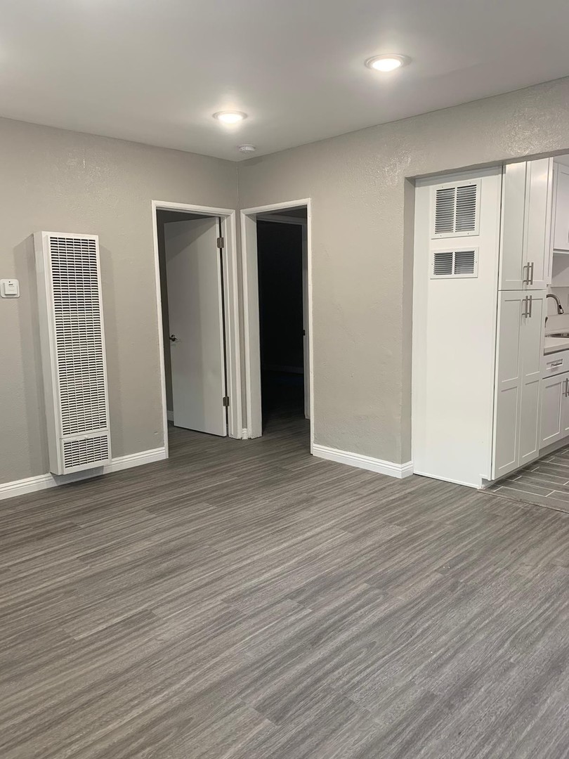 Los Angeles Apartment: 3451 Florence Ave.