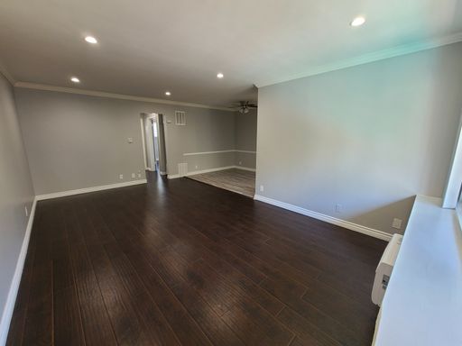 (TOLUCA LAKE AREA) OPEN HOUSE! RENOVATED ONE BEDROOM APARTMENT IN A PET FRIENDLY BUILDING!