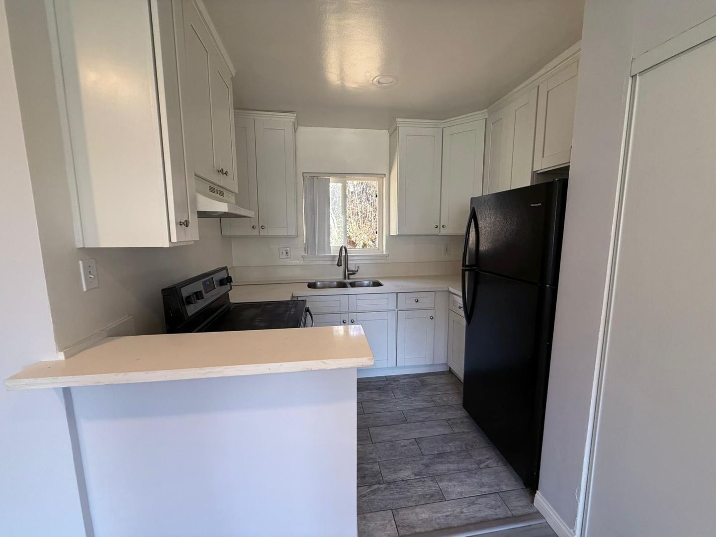 Los Angeles Apartment: 139 S. Ave. 55