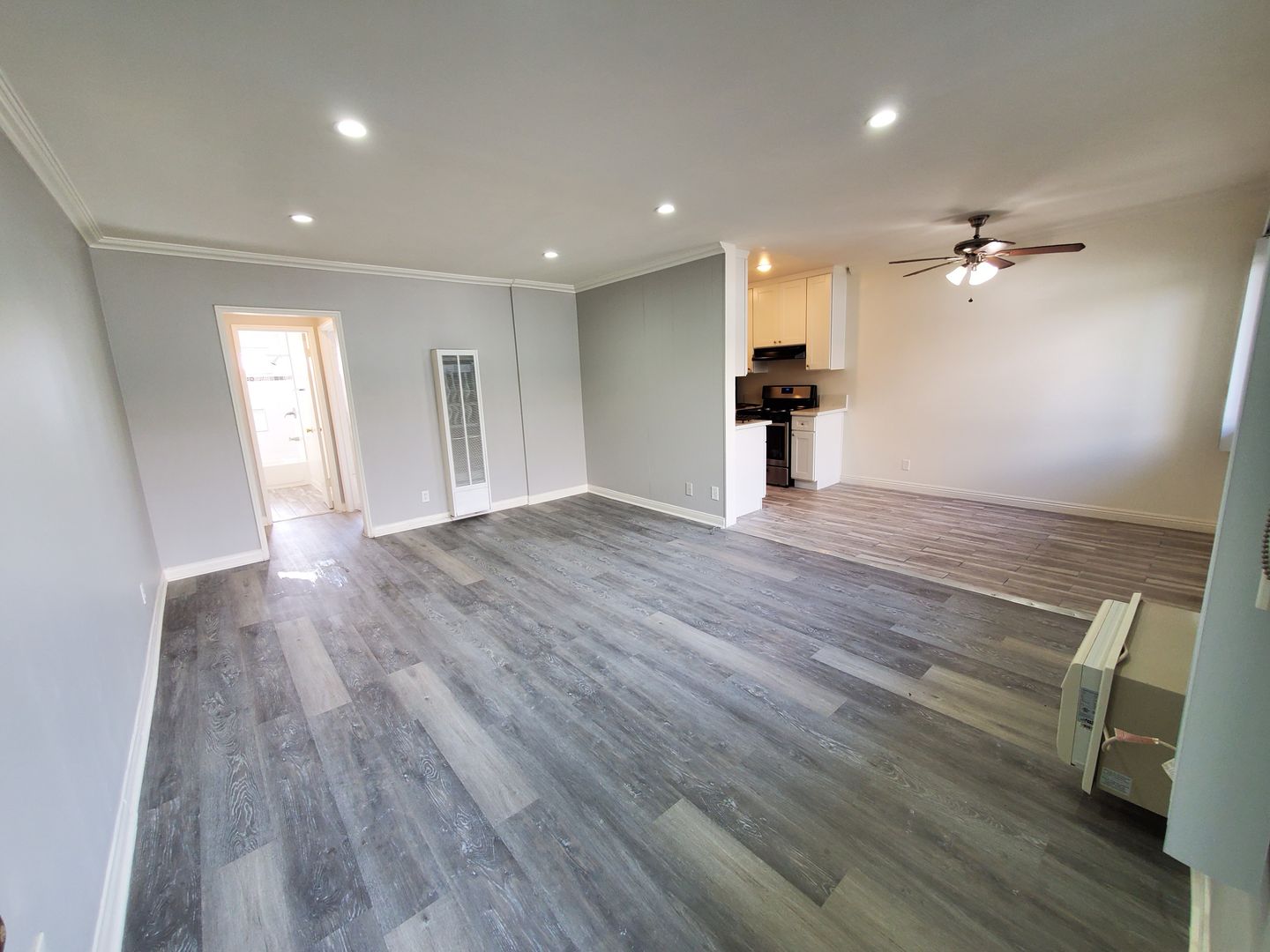 Los Angeles Apartment: 125 S. Mariposa Ave.