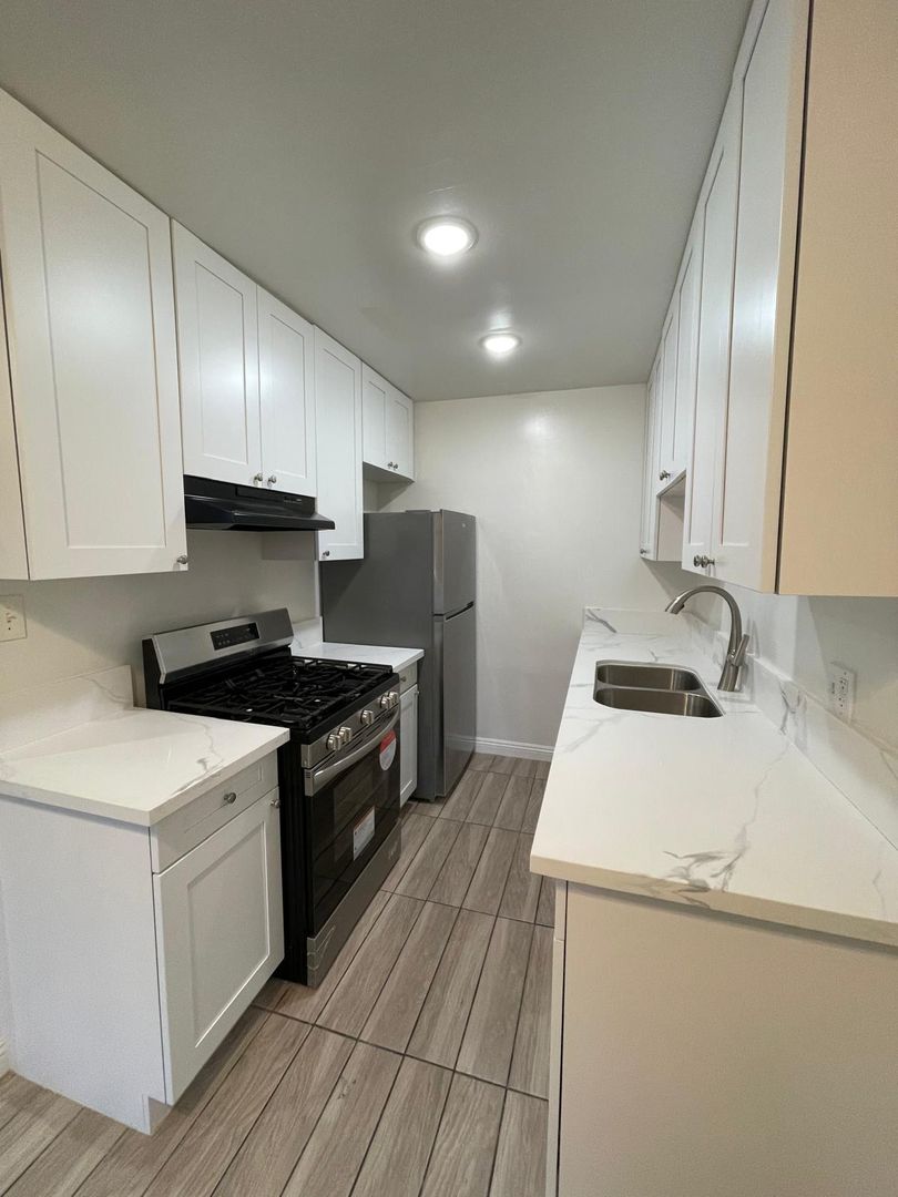 Los Angeles Apartment: 845 N. Harvard Blvd.