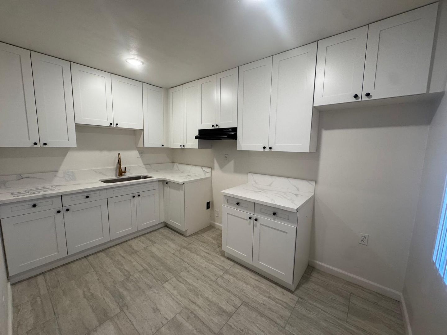 Los Angeles Apartment: 151 S. Oxford Ave.