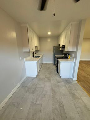 (PANORAMA CITY) RENOVATED ONE BEDROOM IN A PET FRIENDLY BUILDING! OPEN HOUSE!