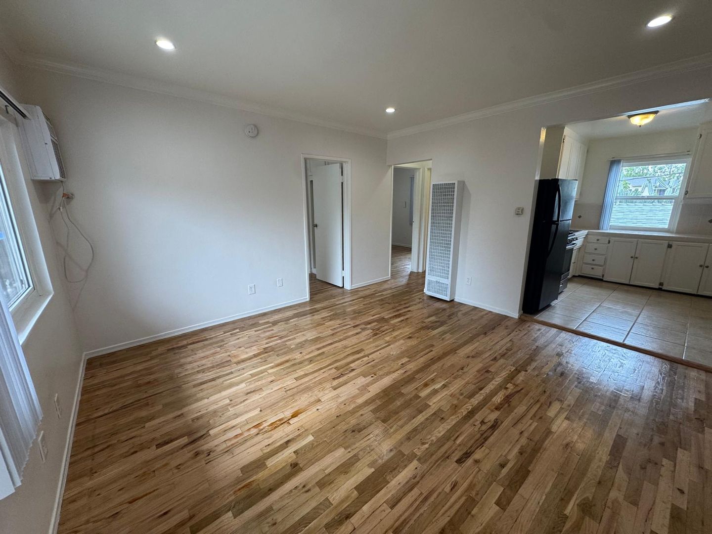 Los Angeles Apartment: 3025 Perlita Ave.