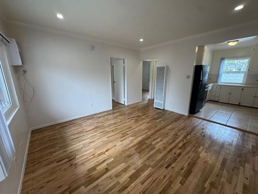 OPEN HOUSE! LOVELY TWO BEDROOM APARTMENT WITH HARDWOOD FLOORS IN A PET FRIENDLY BUILDING. – photo 1