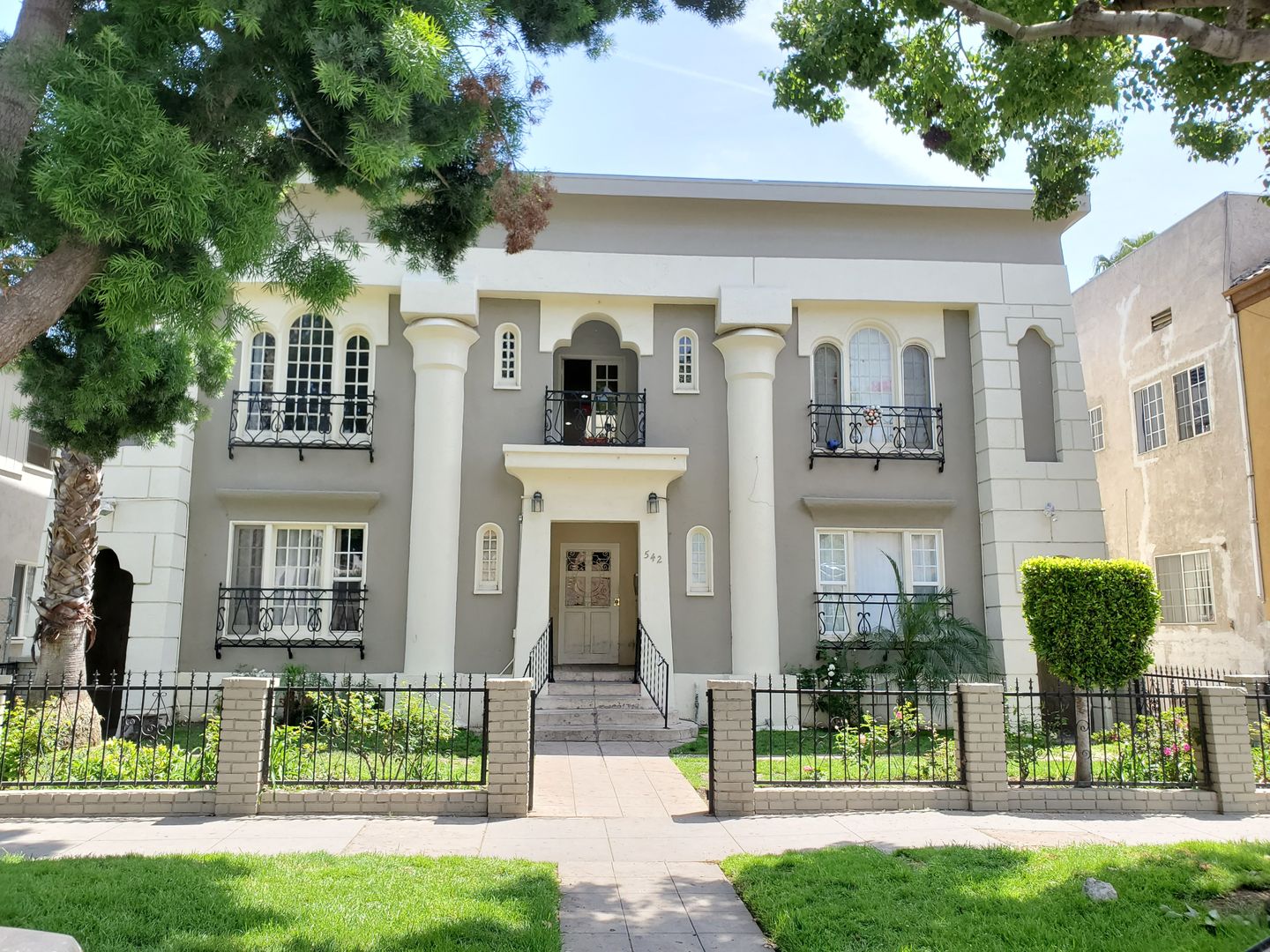 Los Angeles Apartment: 542 N. Alexandria