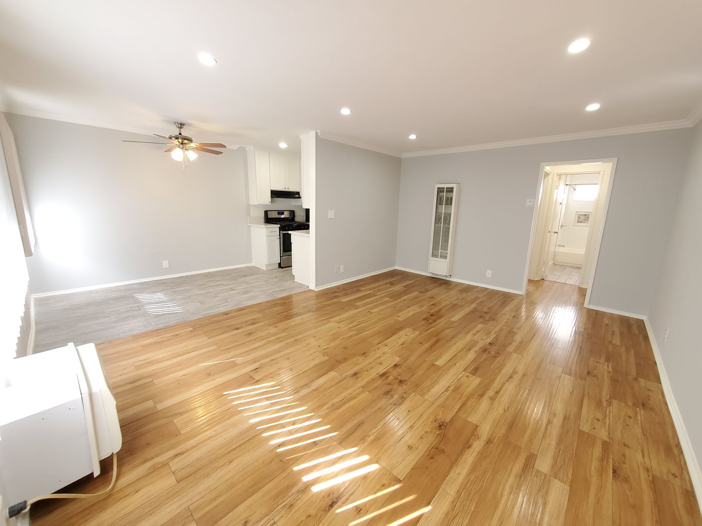 Los Angeles Apartment: 125 S. Mariposa Ave.