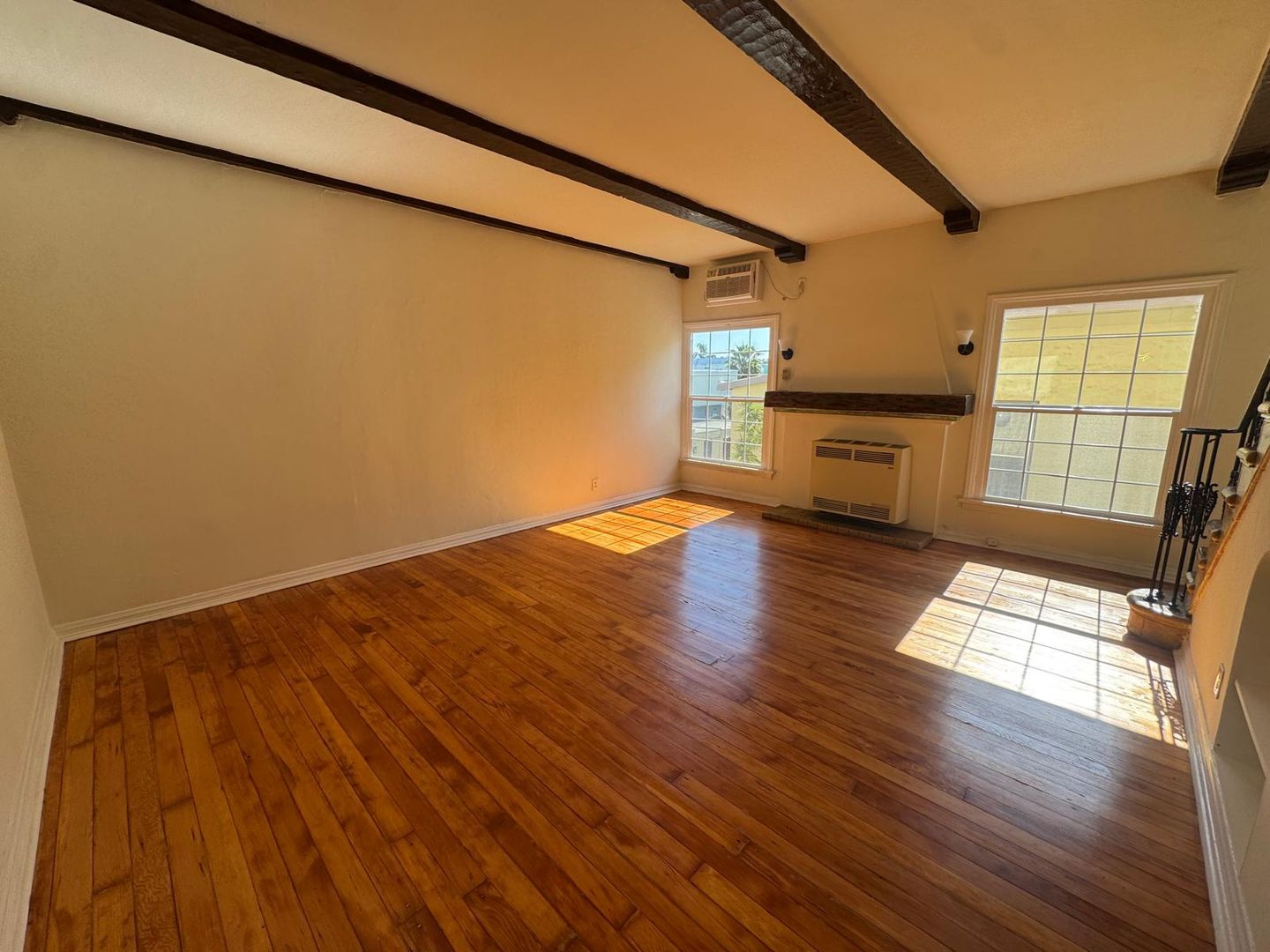 Los Angeles Apartment: 1440 N. Gardner St.