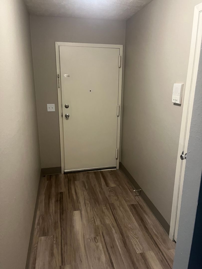 La Vista Apartment: 8500 Granville Parkway