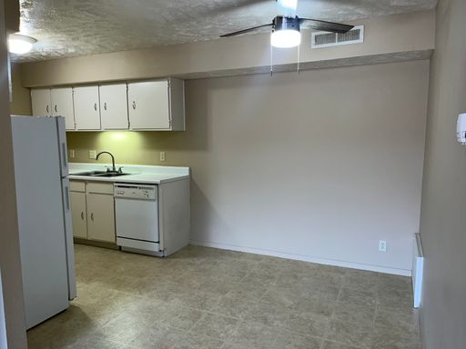 NON-SMOKING 2nd Floor 1 Bedroom