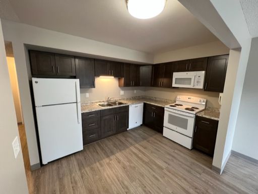 Spacious 2 bedroom in downtown location – photo 1