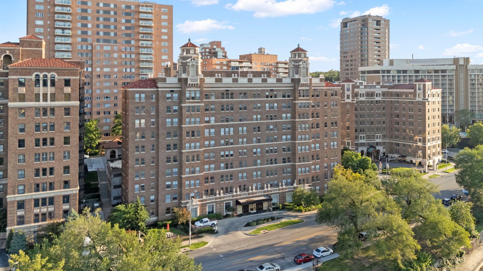 Kansas City Apartment: 235 Ward Pkwy