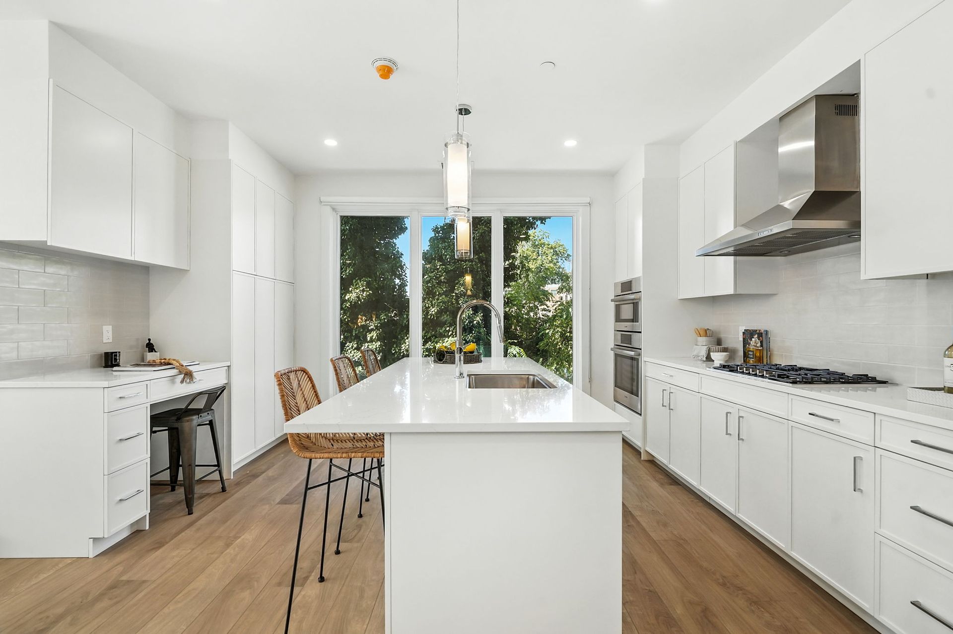 Harrison Apartment: 402 Halstead Avenue