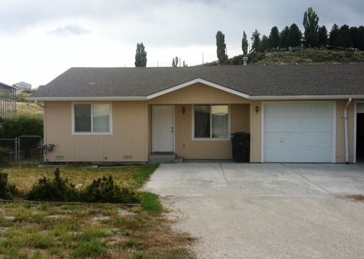 Nice duplex in quiet neighborhood in Spring Creek