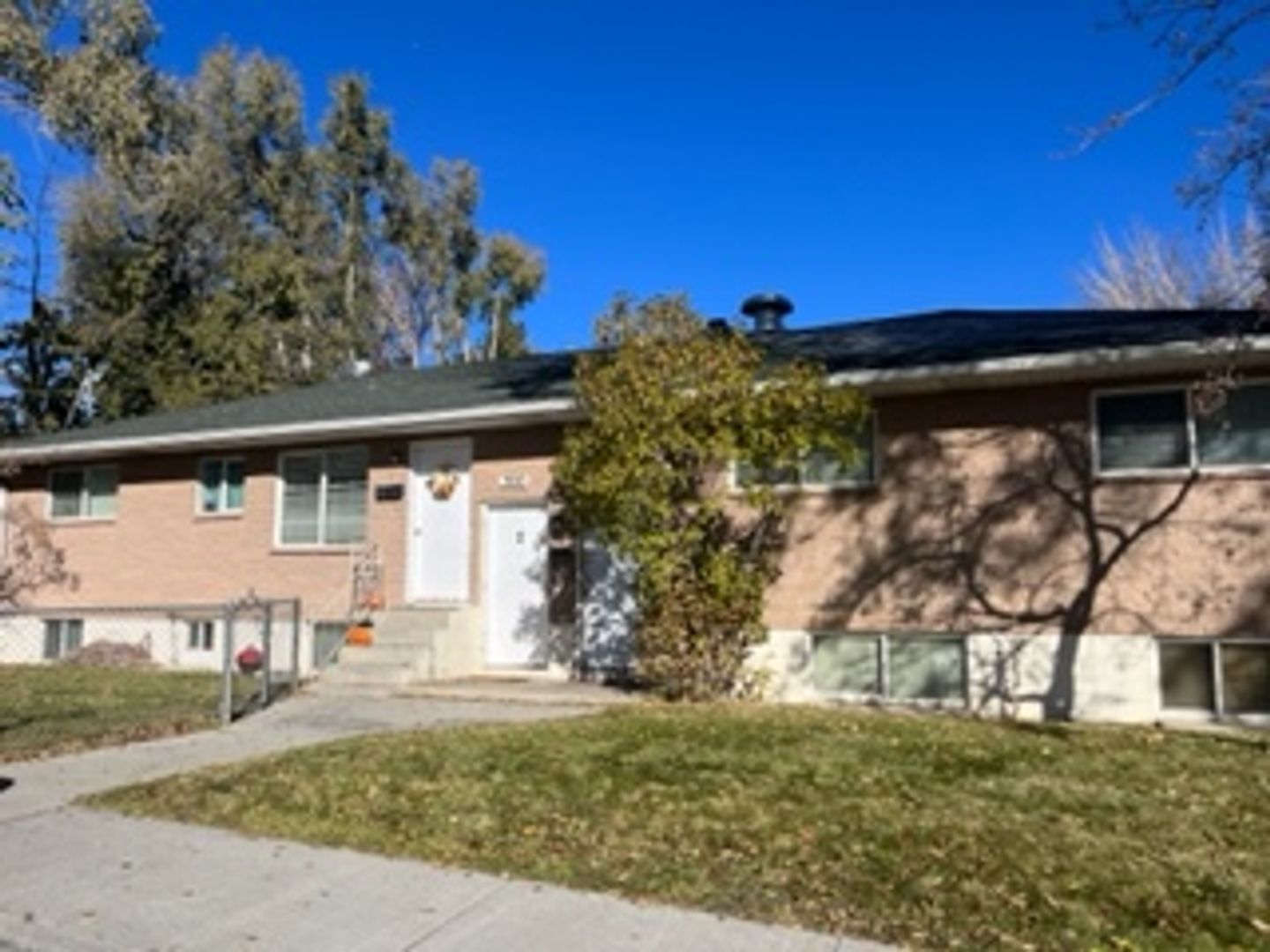 300 W Ash St